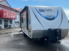 2020 COACHMEN FREEDOM EXPRESS 246RKS, REAR KITCHEN, COUPLES UNIT