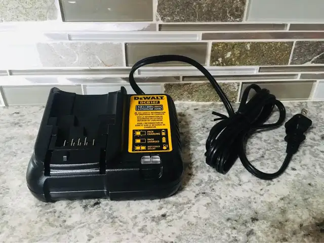 New DeWalt DCB107 20V Max Lithium Ion Battery Charger