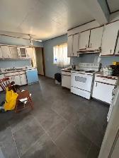 Spacious 4-Bed 2-Bath Home in Quiet Neighbourhood - Photo 2