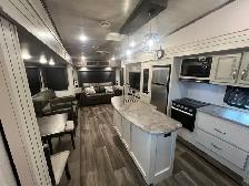 2021 KEYSTONE COUGAR 30RLS, SPACIOUS LUXURIOUS - Photo 11