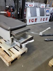 UMF 4040 Power Exam Table - Photo 2