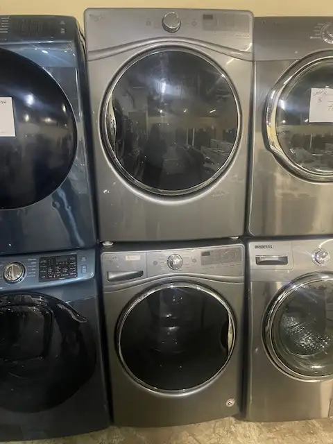 Laveuse sécheuse frontales stainless Whirlpool ( remis a neuf )