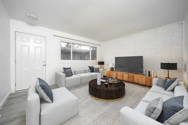 NEWLY RENOVATED 2 bed Duplex - East Elmwood!