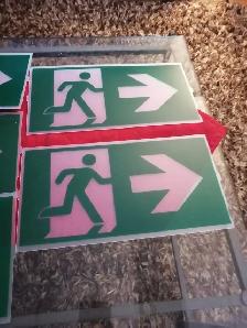 Two running man snap together signs plus accessories - Photo 6