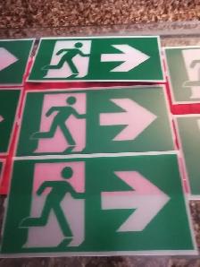Two running man snap together signs plus accessories - Photo 7