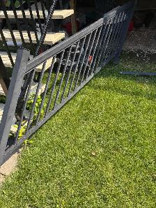 Used Aluminum Railing - Photo 2
