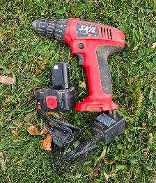 Battery Drills and Flashlight - Photo 4