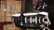 Hockey Goaltender Equipment - Photo 4