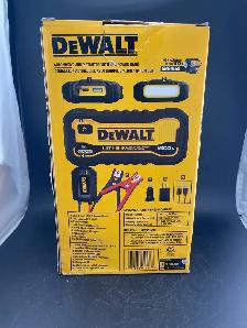 Dewalt DXAELJ16CA USB Power Bank Jump Starter - Photo 2