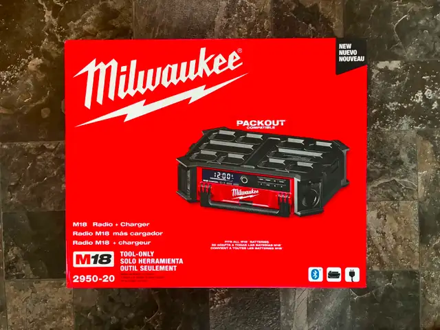 New Milwaukee Packout M18 AM/FM Jobsite Radio/Charger