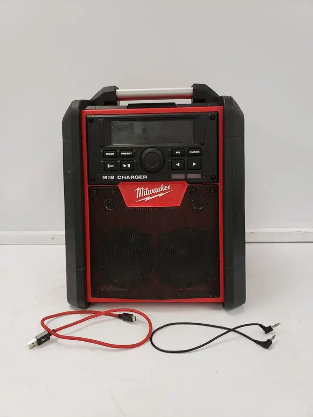 (9921778) Milwaukee 2792-20 Work Radio and Charger
