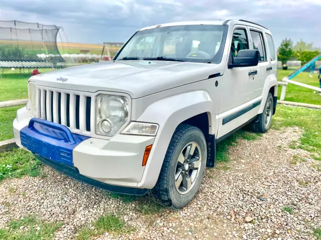 SUV - Jeep Liberty