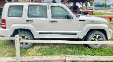 SUV - Jeep Liberty - Photo 2