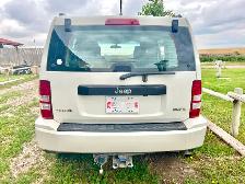 SUV - Jeep Liberty - Photo 3