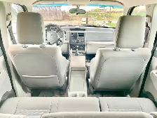 SUV - Jeep Liberty - Photo 5