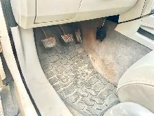 SUV - Jeep Liberty - Photo 9