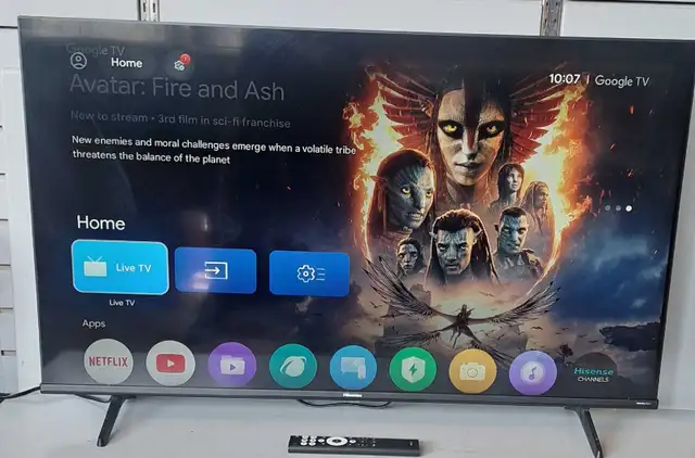 43' 4K Smart Hisense TV &Remote (32825865)