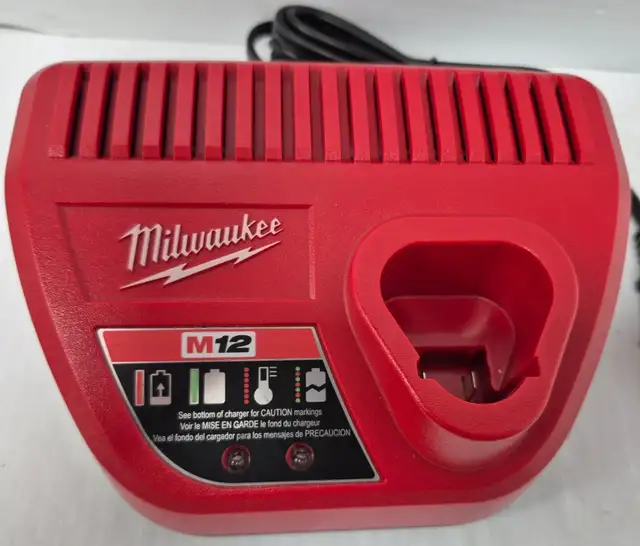 (N9749701) Milwaukee 48-58-2401 Battery Charger