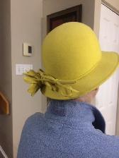 BEAU CHAPEAU NEUF FEMME IMPERMÉABLE 21'TOUR TETE: $15.00