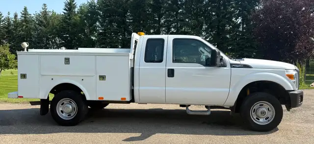2015 FORD F250 XL SUPERCAB SERVICE BODY, LOW KMS