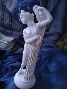 CHARMING! 6' ITALIAN Venus Callipyge statue in alabaster
