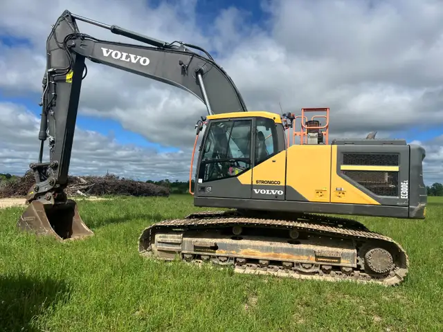 Volvo 300 Excavator For Rent!