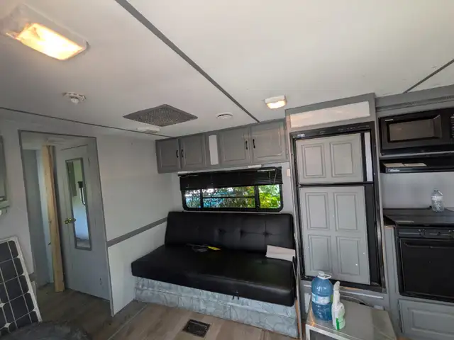 Jayco Eagle Travel Trailer – $500 OBO – Must Pick Up