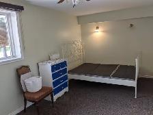 Large room for rent near St.Clair College and all amenites - Photo 2