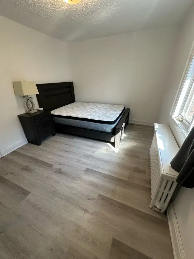 BRIGHT AND SPACIOUS ROOM FOR RENT MIDTOWN - EGLINTON AND YONGE