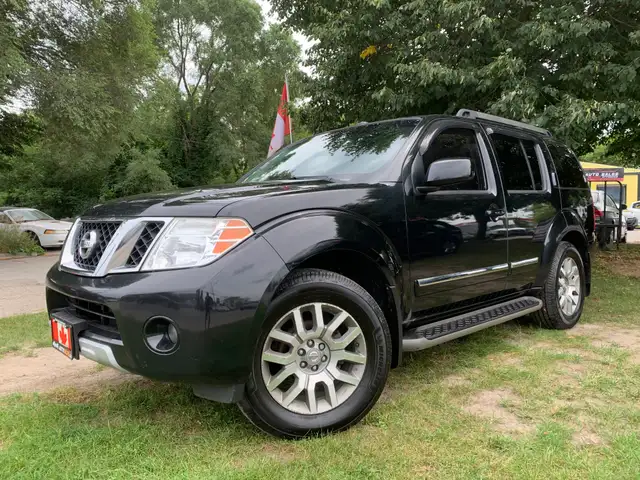 2012 Nissan Pathfinder LE 1 Owner Dealer Serviced from New Certi