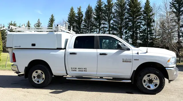 2015 RAM 3500HD SLT HEMI/CREWCAB/SERVICE CANOPY/LADDER RACKS