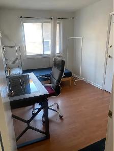 One Private Room Is Available For RENT On Main Floor Of A House - Photo 6