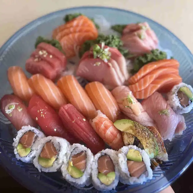 Hiring Waitress, Kitchen Staff, Sushi Man