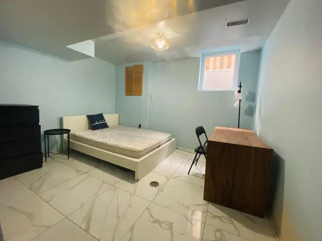 650/M UNIVERSITY OF TORONTO UTSC/CENTENNIAL COLLEGE ROOM