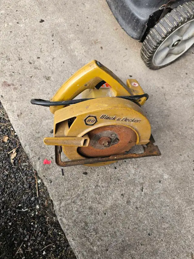 Black & Decker 7-1/4 Inch Circular Saw