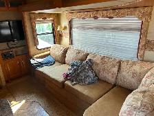 Keystone cougar fifth wheel camper - Photo 4