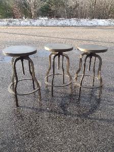 3 metal swivel adjustable stools - Photo 5