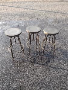 3 metal swivel adjustable stools - Photo 9