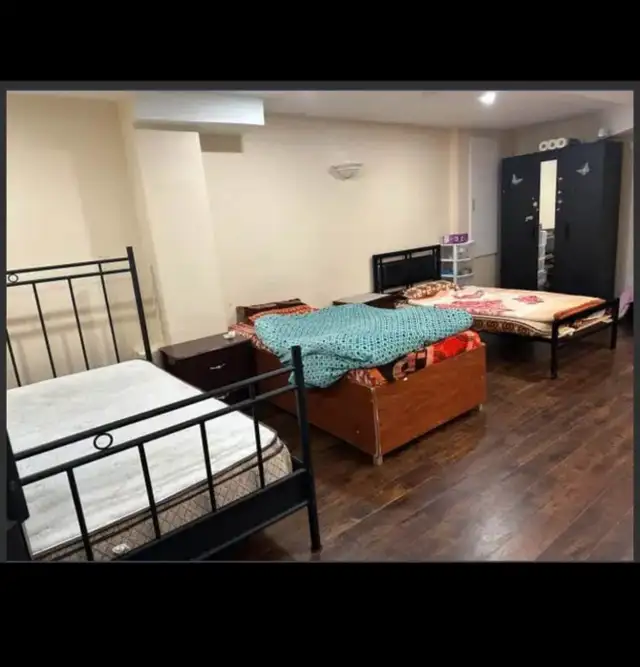 Shared room for rent close to airport and mayfield plaza