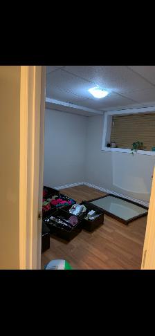 2 Bedroom Basement Apartment - Photo 2