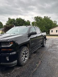 2018 Chevrolet Silverado 1500 LT Crew Cab - Photo 2