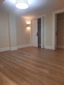 2 BEDROOM EXECUTIVE STYLE BASEMENT IN UPSCALE SOUTH ETOBICOKE - Photo 11