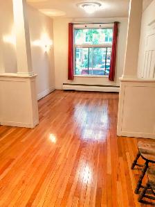 5 1/2 ground floor with 1.5 bathrooms, available October 1st - Photo 5