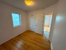 Move-In Now: Renovated 3 Bed, 2 Bath House in Sutherland w/ A/C - Photo 8