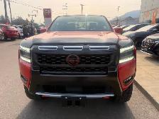 2025 Nissan Frontier PRO-4X LOW KMS! PRO-4X LUXURY! 2" LEVEL... - Photo 2
