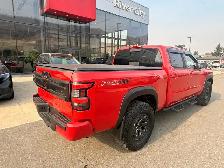 2025 Nissan Frontier PRO-4X LOW KMS! PRO-4X LUXURY! 2" LEVEL... - Photo 5