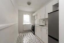 Semi renovated one bedroom, Vaughan and St Clair West - ID 1238 - Photo 2