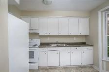 THREE BEDROOM-1.5 BATH TOWNHOME IN NORTH LONDON - Photo 6