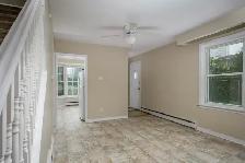 THREE BEDROOM-1.5 BATH TOWNHOME IN NORTH LONDON - Photo 8