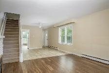 THREE BEDROOM-1.5 BATH TOWNHOME IN NORTH LONDON - Photo 12